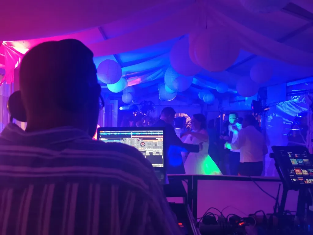 Party-DJ Chris Frisch
